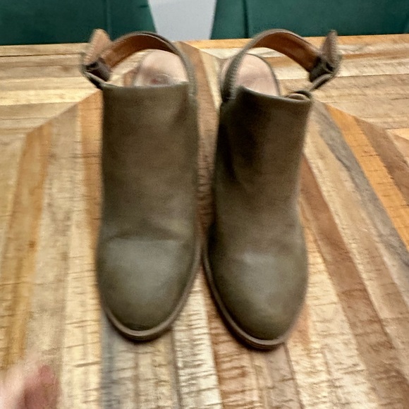 Heeled boots - Picture 3 of 4